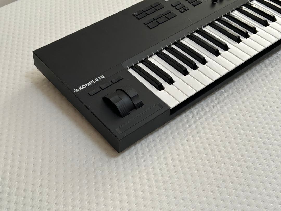 KOMPLETE KONTROL S61 mk2 MIDIキーボード