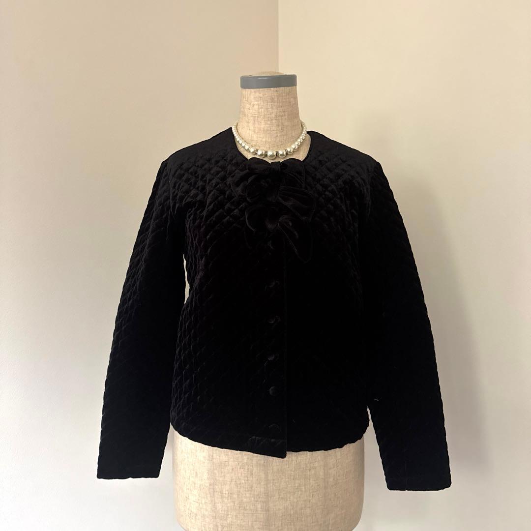 美品INGEBORGリボンモチーフ ブラックベルベットノーカラージャケット