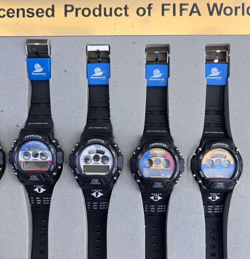 FIFA W杯 フランス1998 (限定品)オフィシャル腕時計セット（32本）