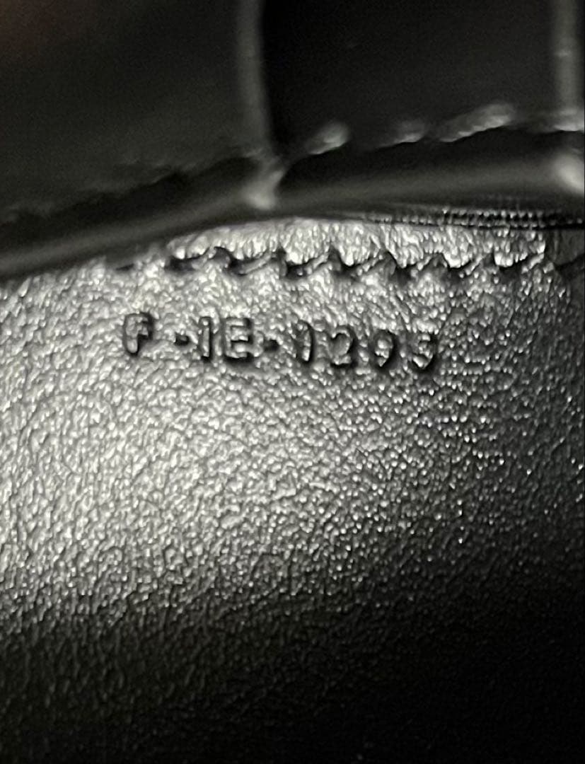 ※1/12まで値下げ中【新品未使用】CELINE クロコダイルレザー二つ折り財布