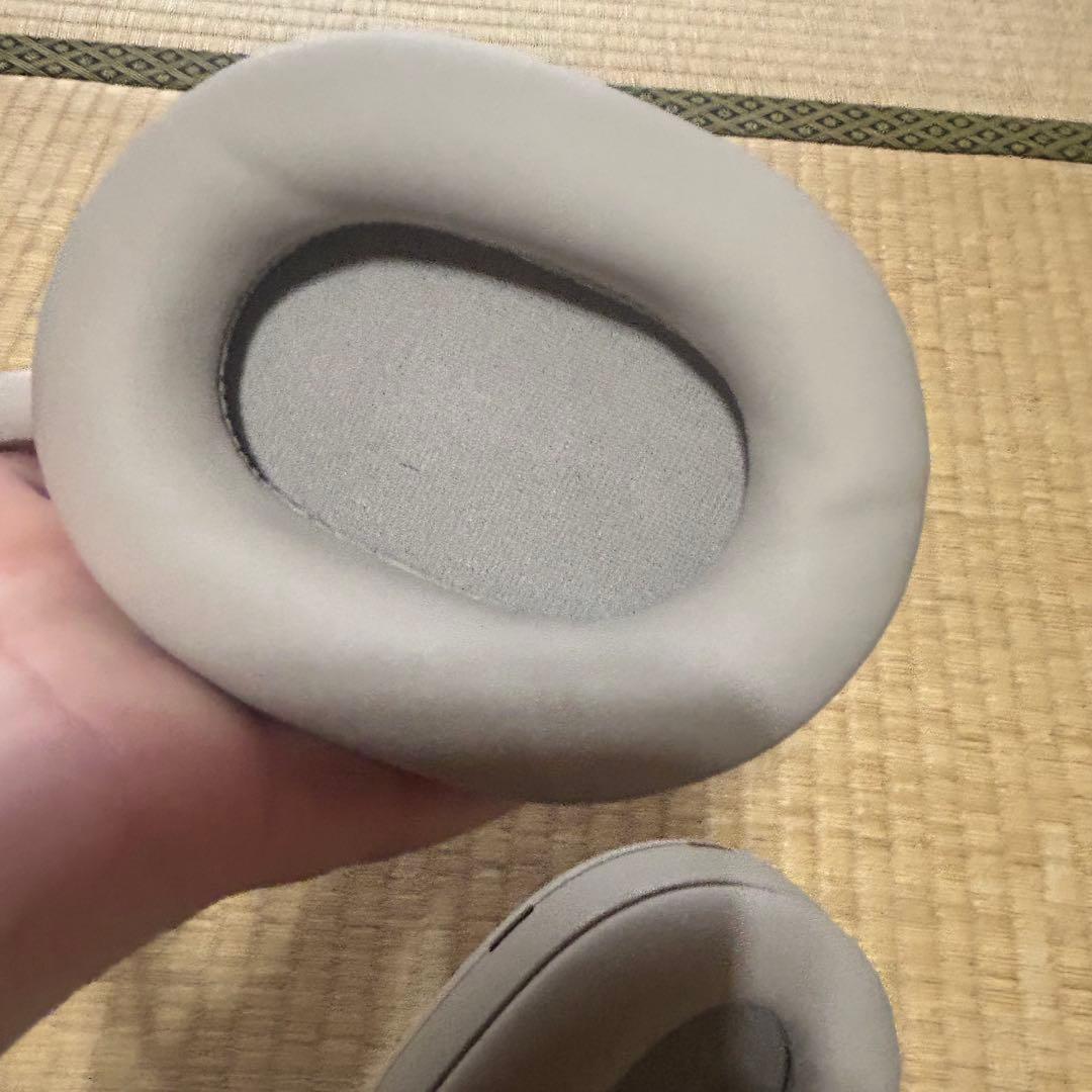 SONY WH-1000XM5/SMワイヤレスヘッドホン ホワイト　シルバー