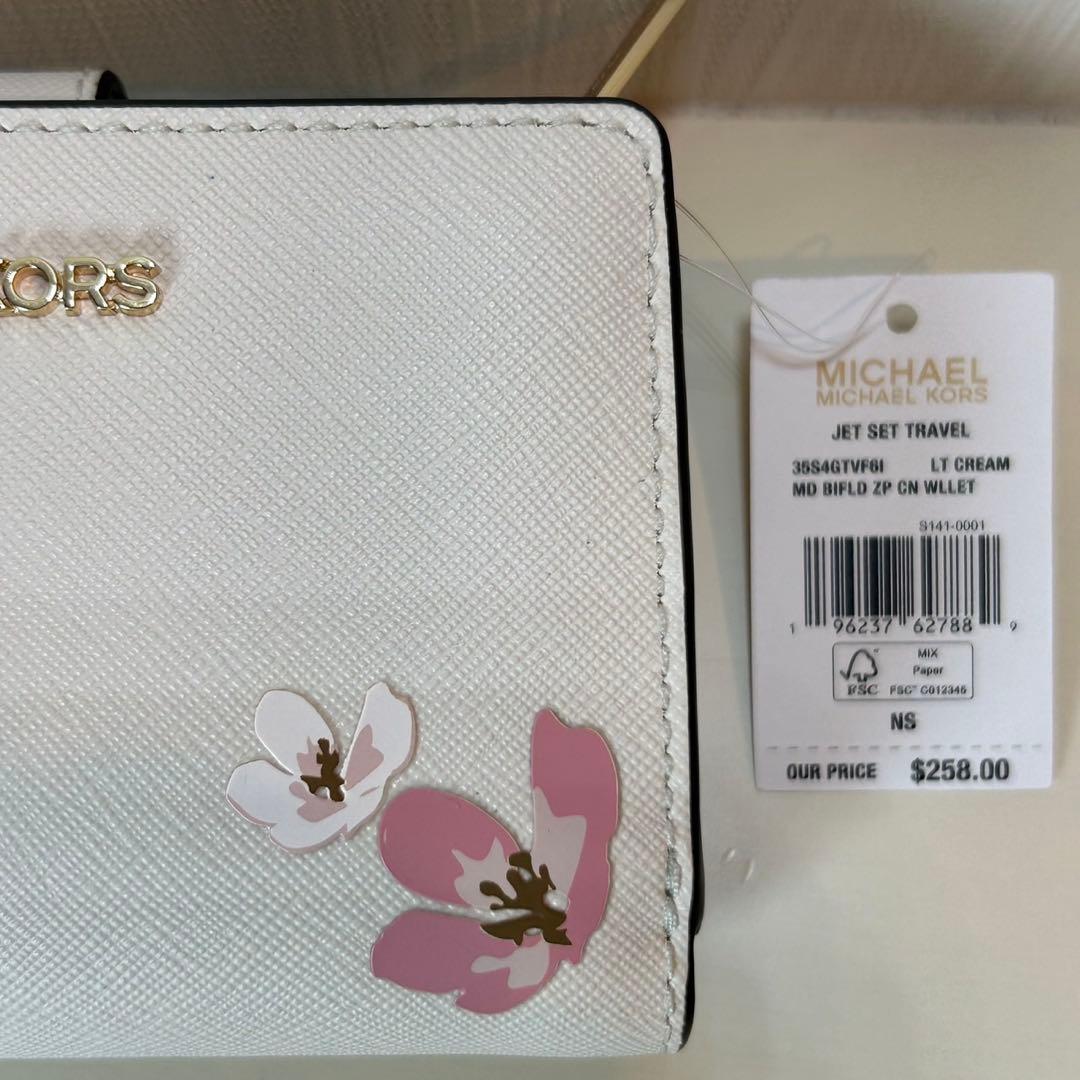 正月限定値下げ✳︎ 新品未使用　MICHAELKORS 花柄 二つ折り財布