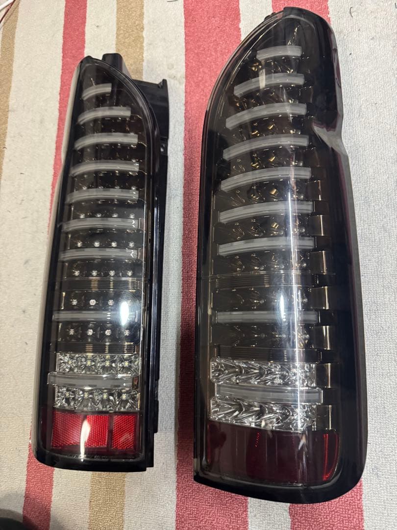 ハイエース 綺麗 ヴァレンティ テールランプ テール シーケンシャル