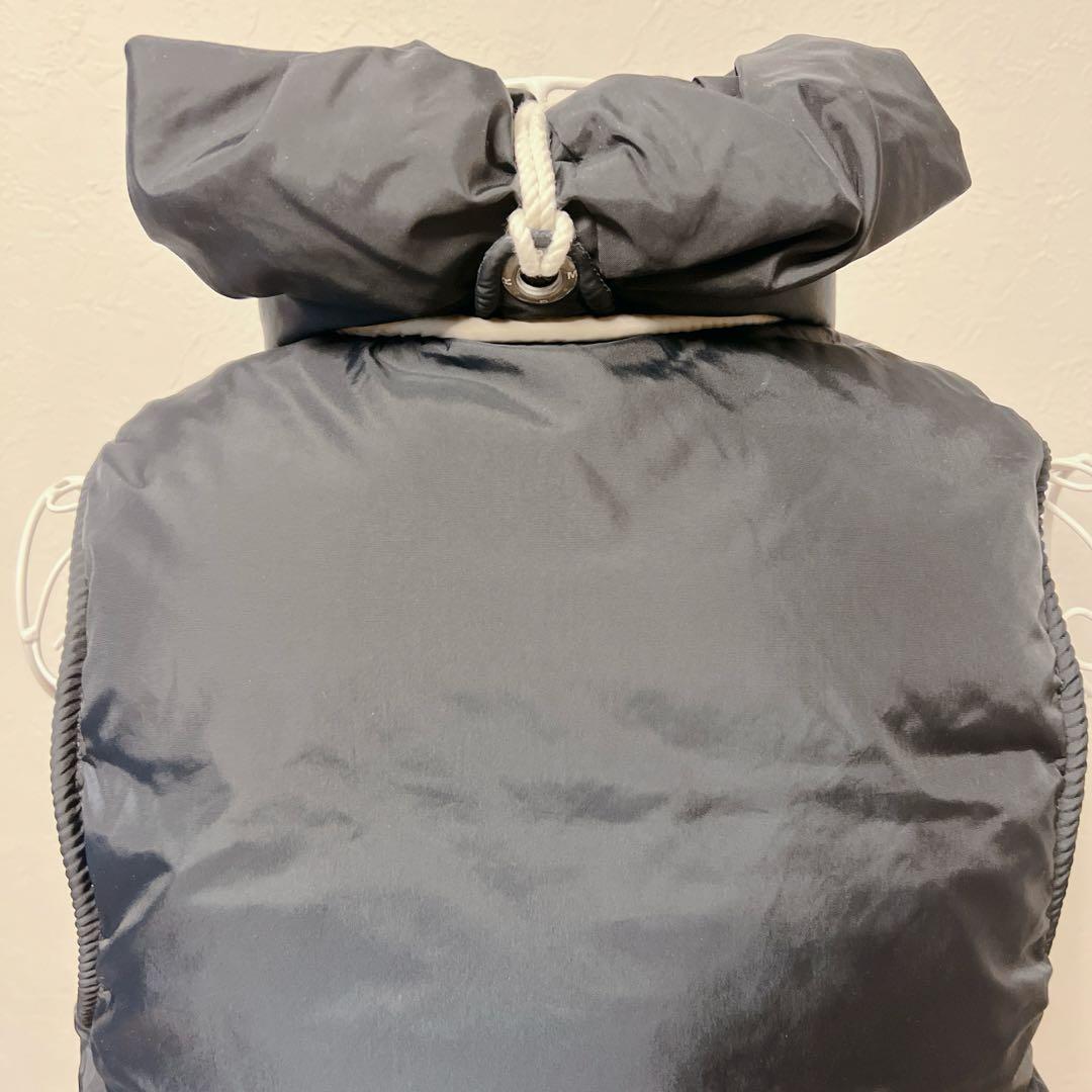 ブラック フード付き ダウンベスト