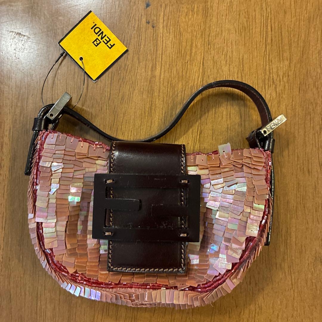 FENDI ミニクロワッサン