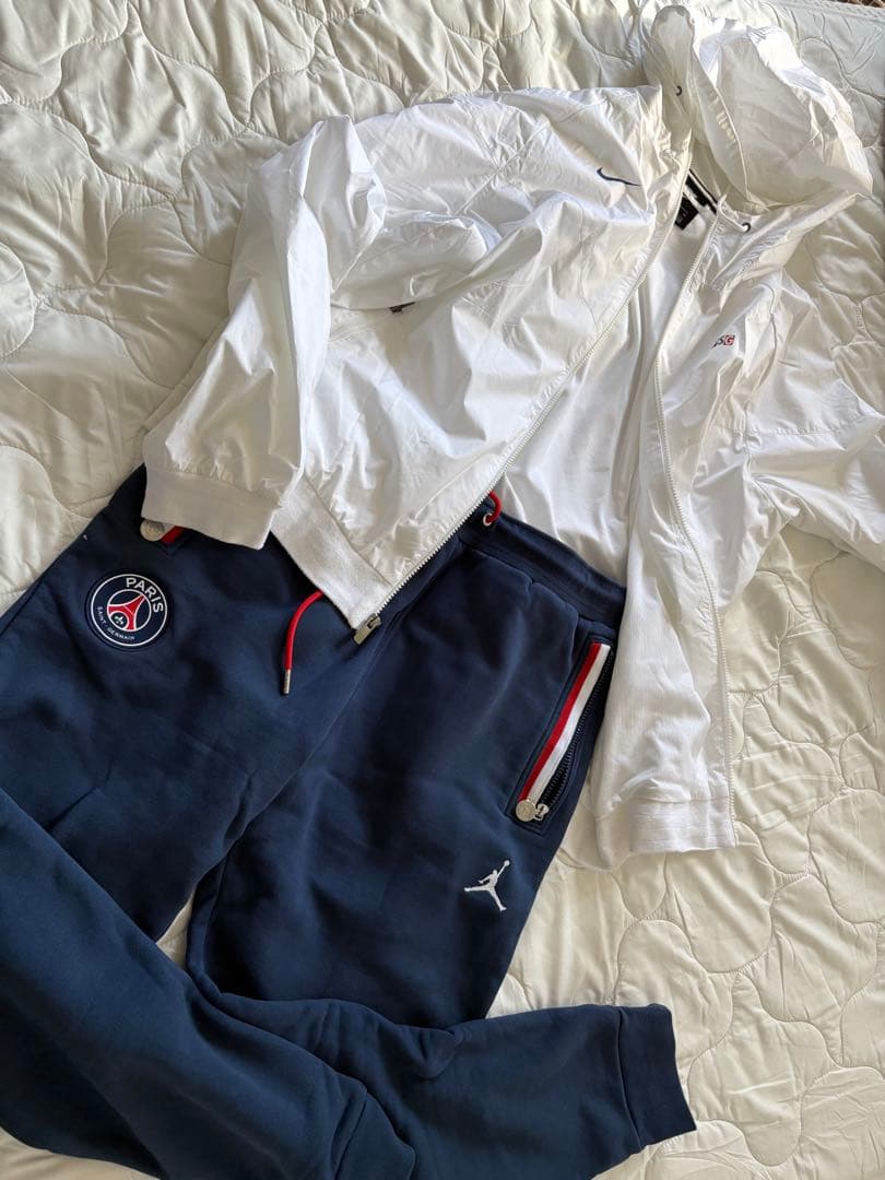 【希少品】Nike ナイロンパーカー、裏起毛スエットパンツ　パリサンジェルマン