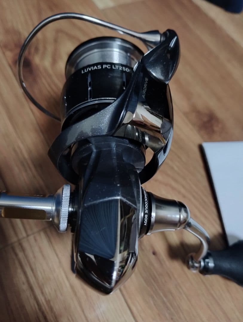 LUVIAS PC LT2500 スピニングリール