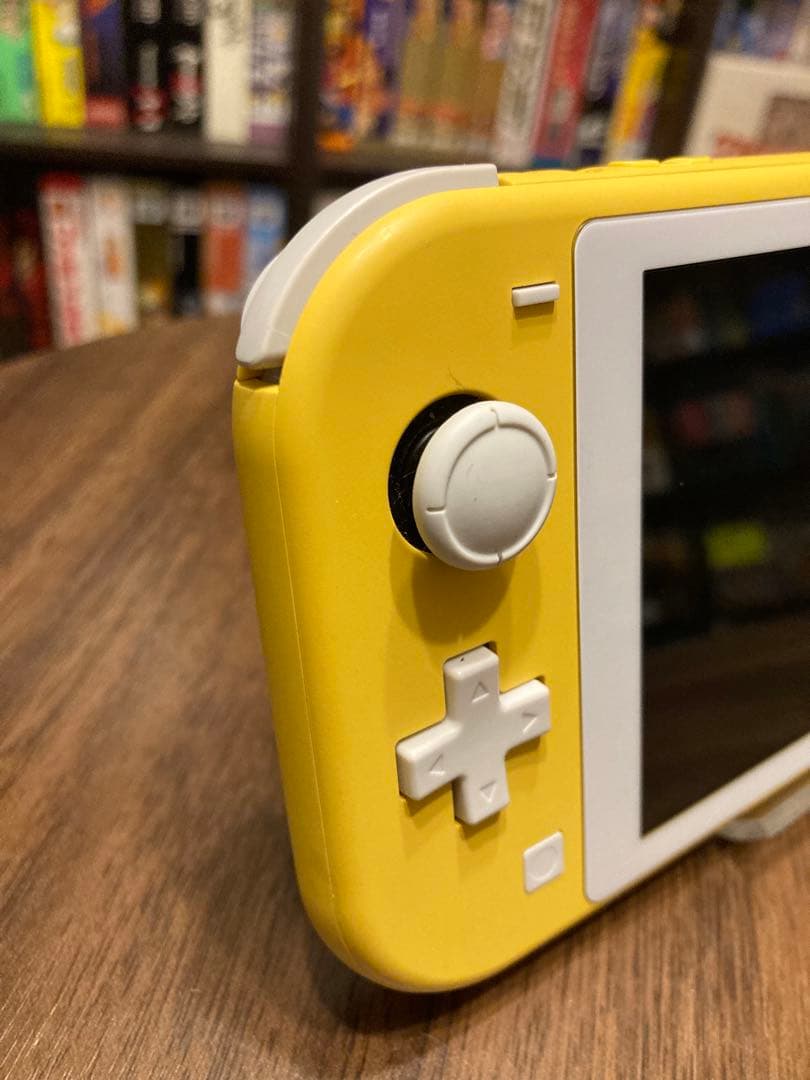 ニンテンドー　Switchライト　イエロー