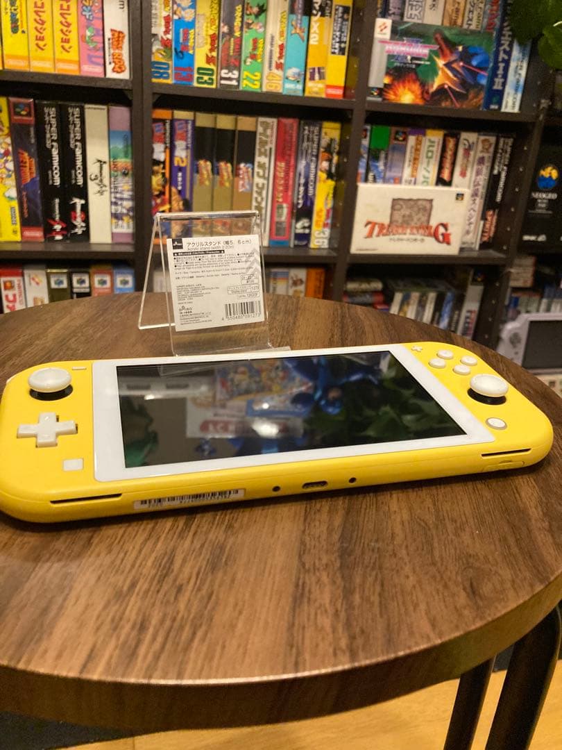 ニンテンドー　Switchライト　イエロー
