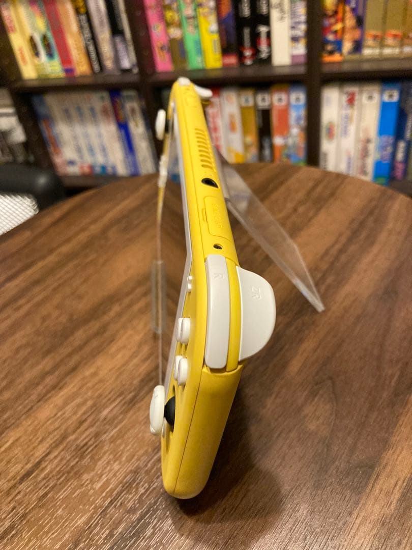 ニンテンドー　Switchライト　イエロー