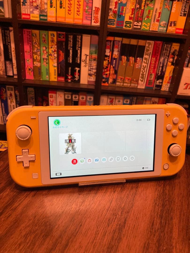 ニンテンドー　Switchライト　イエロー