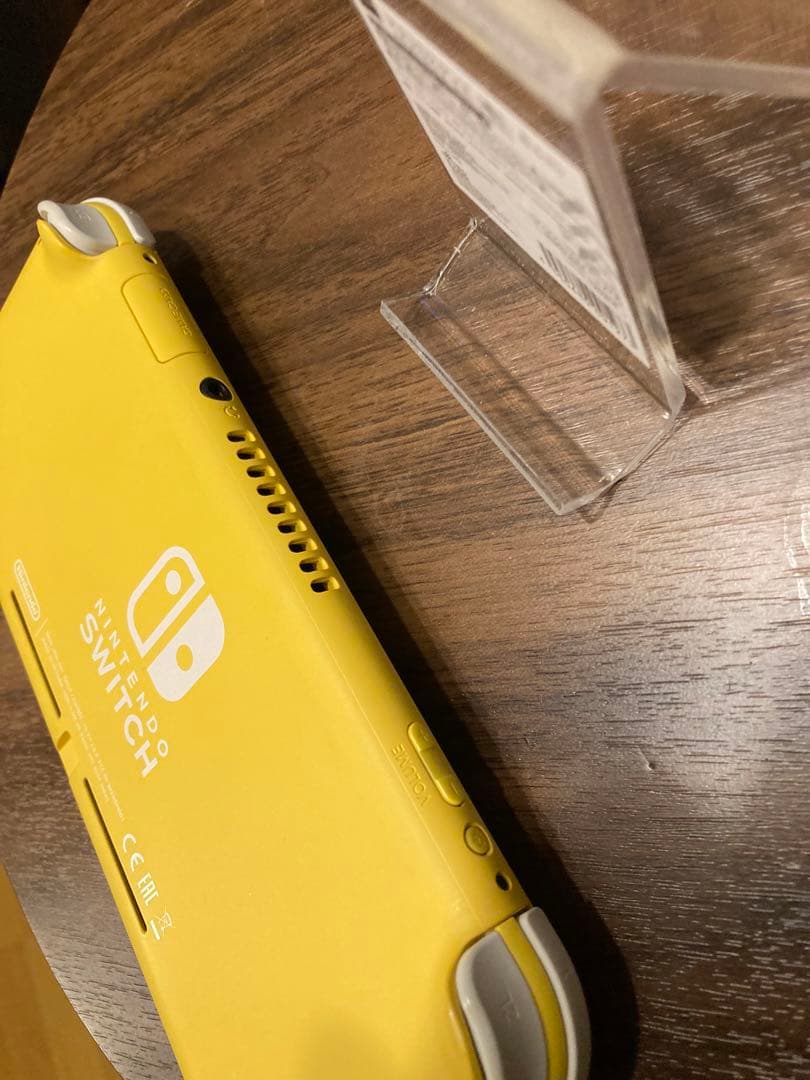 ニンテンドー　Switchライト　イエロー