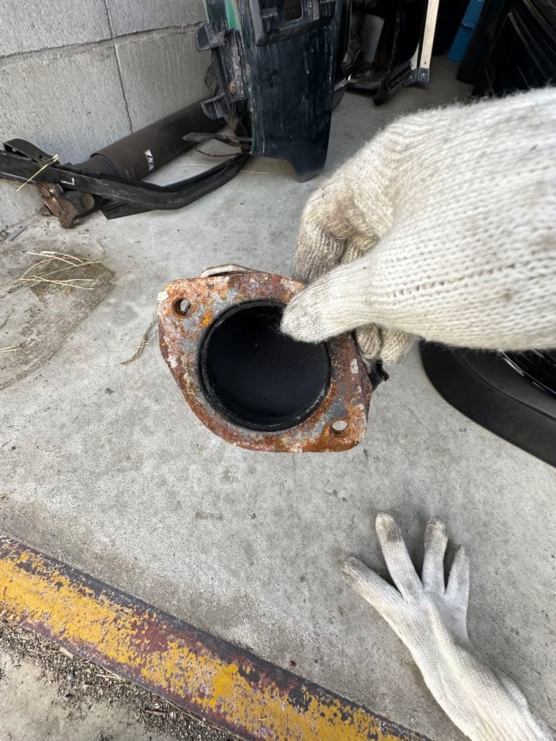 リ*件様 多分r32？　純正触媒