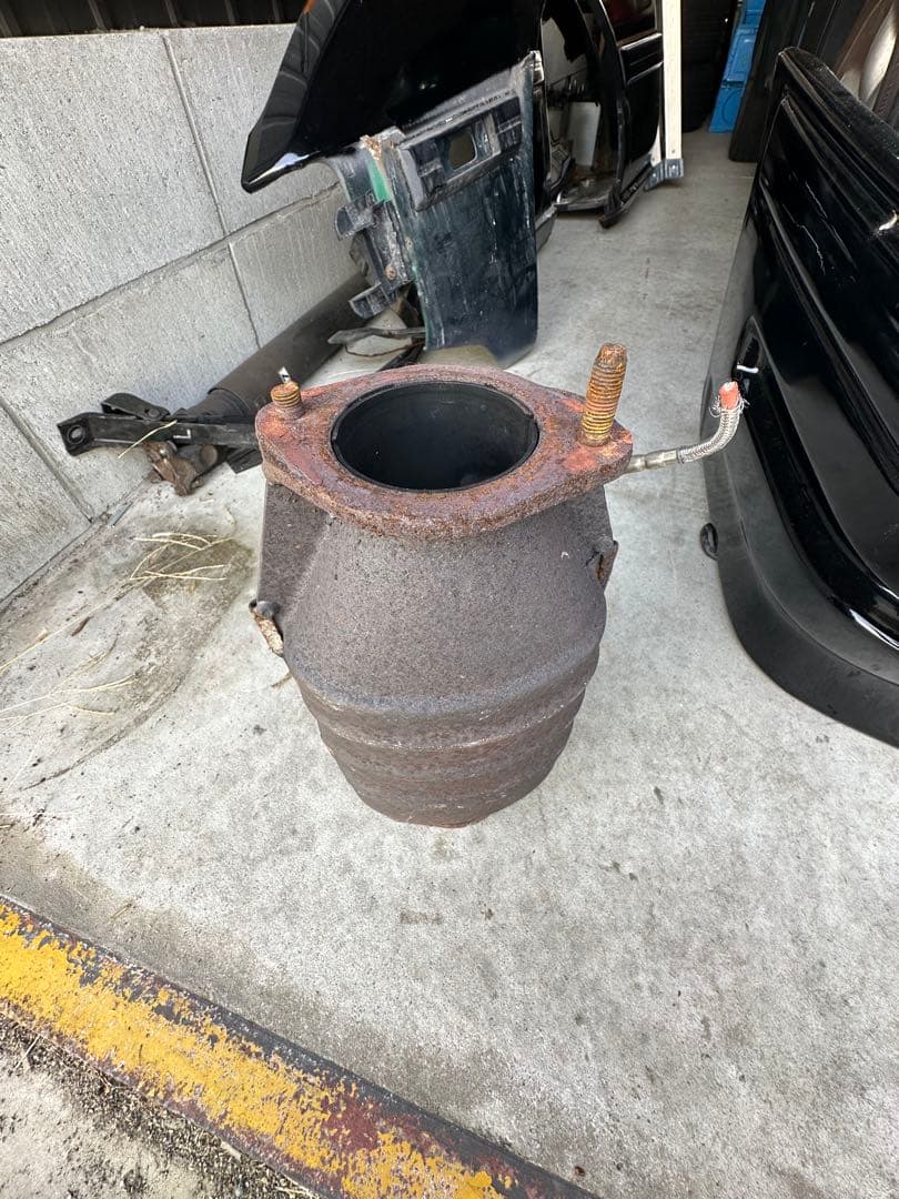 リ*件様 多分r32？　純正触媒