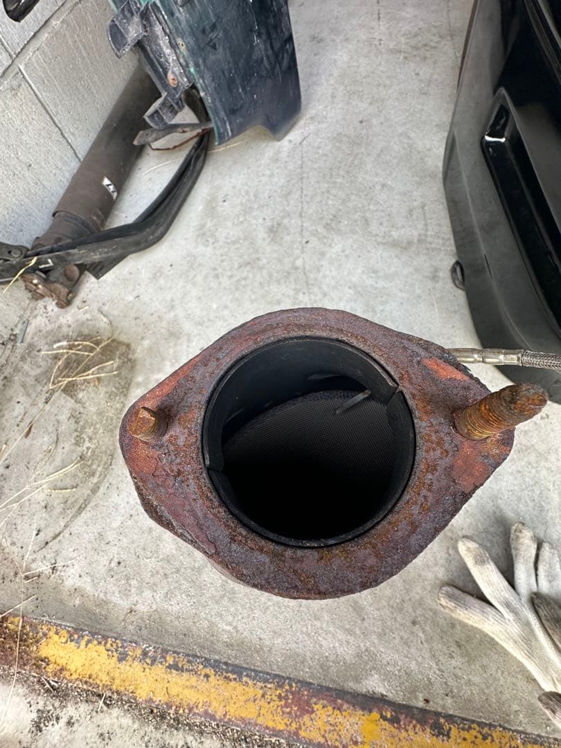 リ*件様 多分r32？　純正触媒