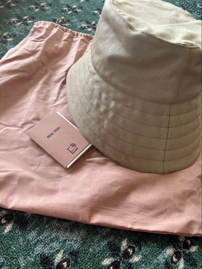 miu miu ベージュ バケットハット 収納袋付き