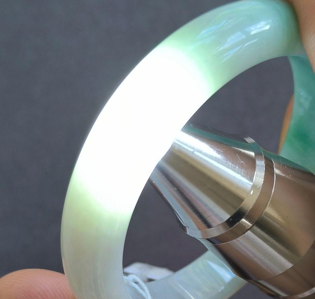 【おまとめ商品】ミャンマー産本翡翠のバングルとペンダントトップ（内径55ミリ弱）