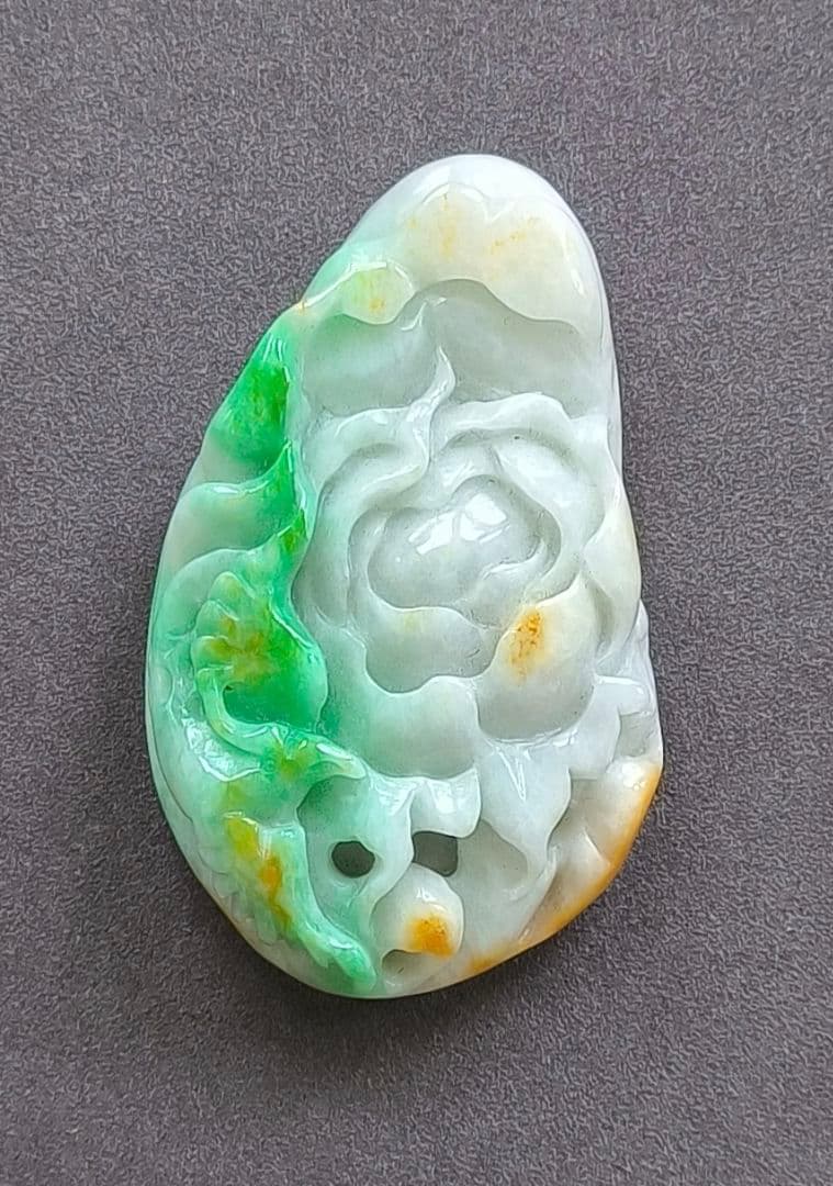 【おまとめ商品】ミャンマー産本翡翠のバングルとペンダントトップ（内径55ミリ弱）