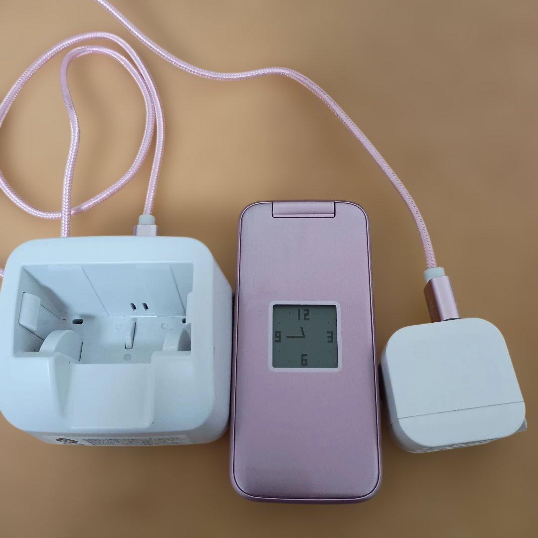 ドコモ　ラクラクフォンF-01Mピンク 折りたたみ式携帯電話 本体 充電器付き