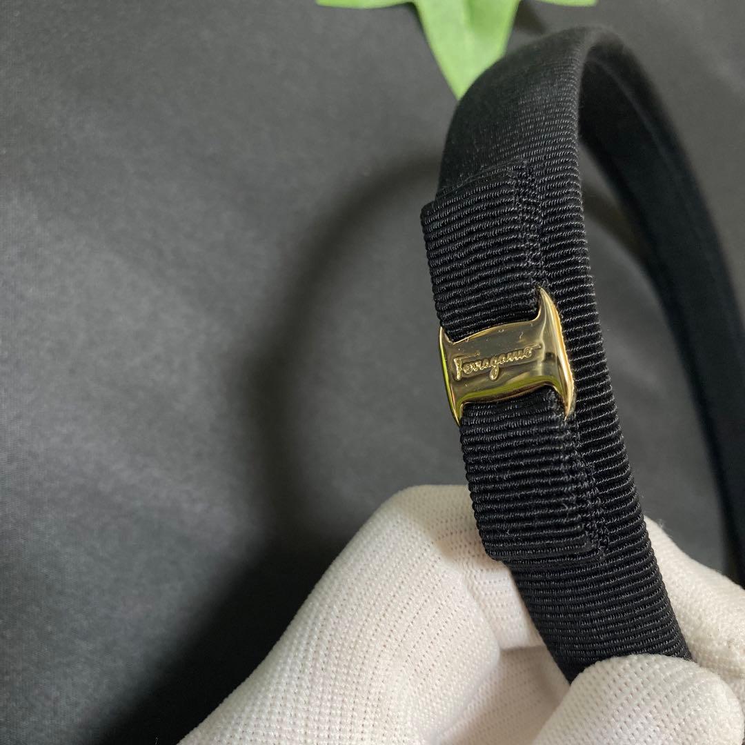 フェラガモ　カチューシャ　箱付き　美品　salvatore ferragamo