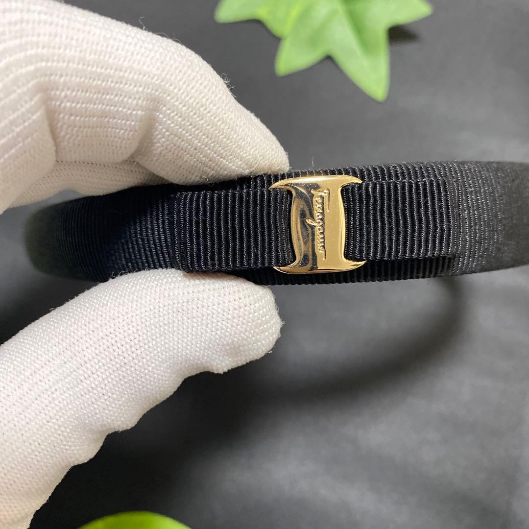 フェラガモ　カチューシャ　箱付き　美品　salvatore ferragamo