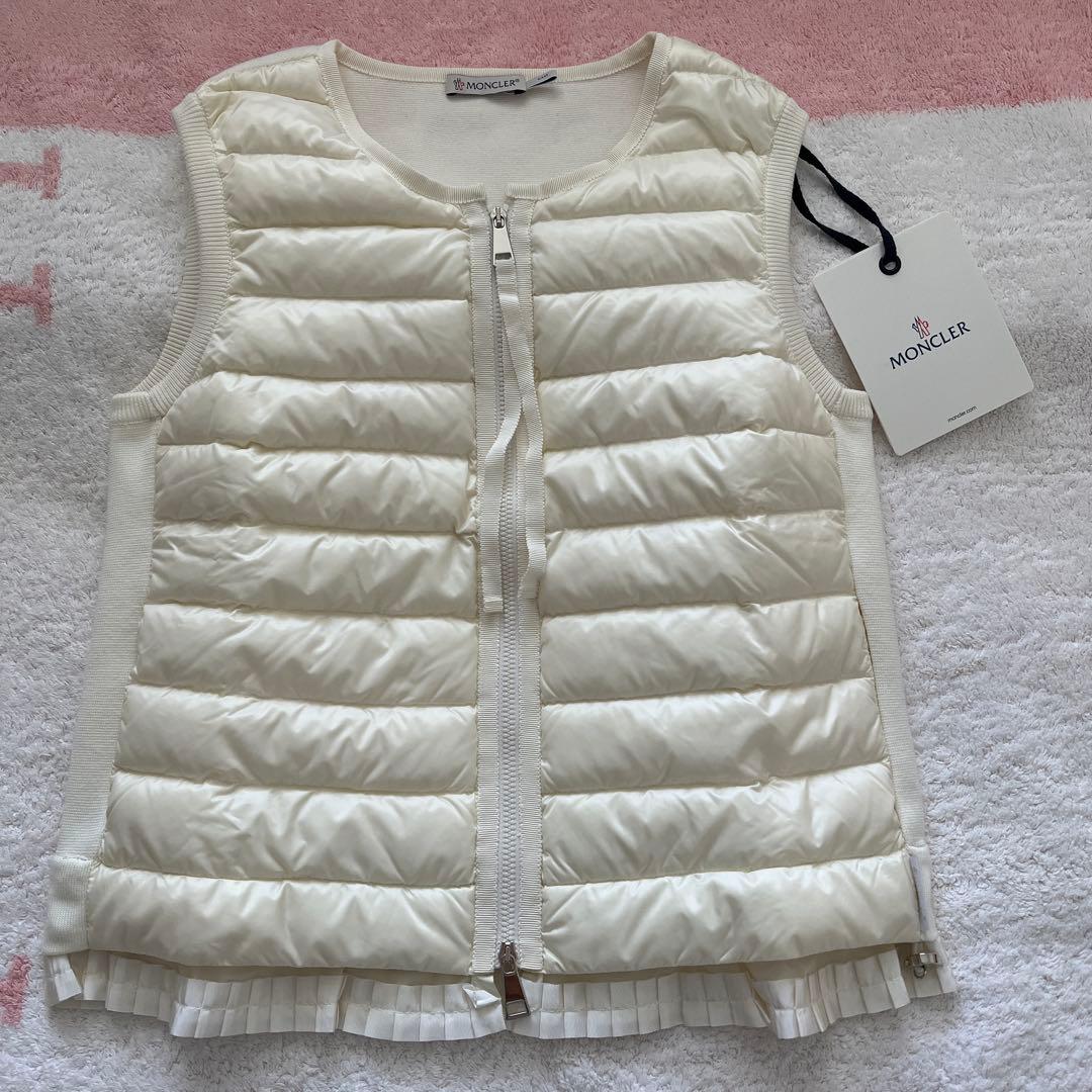 モンクレール裾フリルダウンベスト