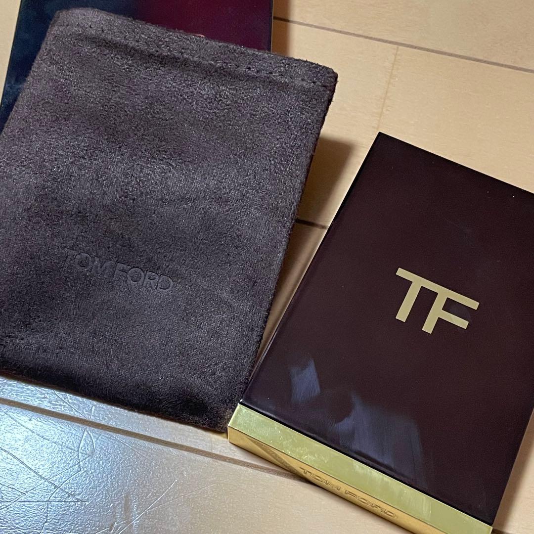 トムフォード　アイカラークォード　アイシャドウ　42A ヘイズィセンシュアリティ