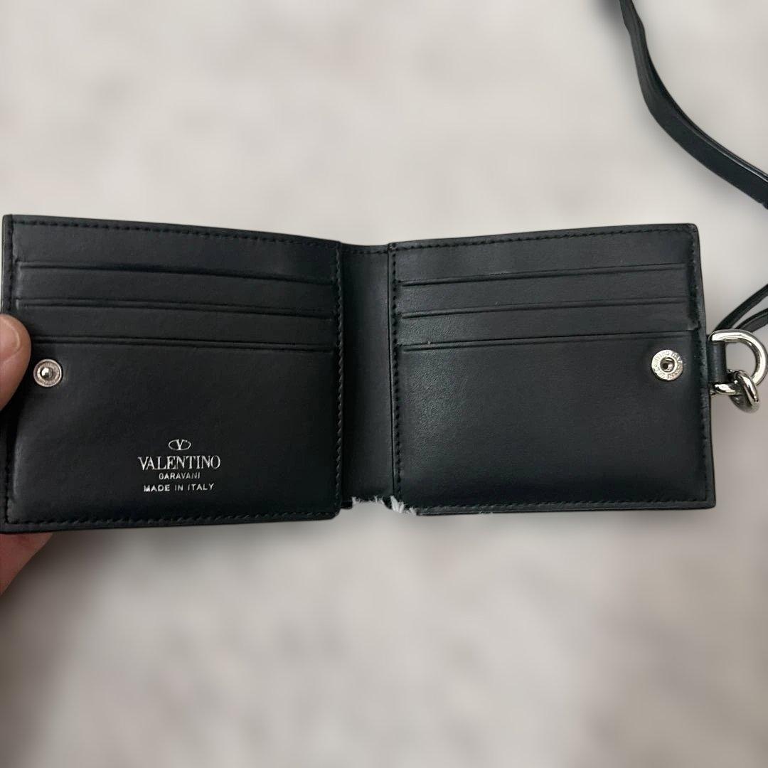 VALENTINO VLTN ブラックレザー折り財布