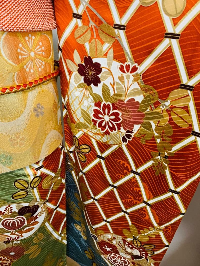 振袖フルセット駒刺繍　花蝶丸文　金彩　正絹