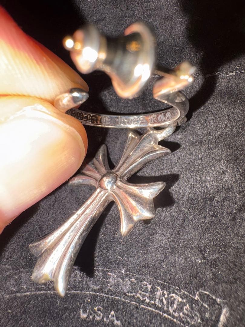 クロムハーツ　タイニーCHクロスフープピアス（片耳用）