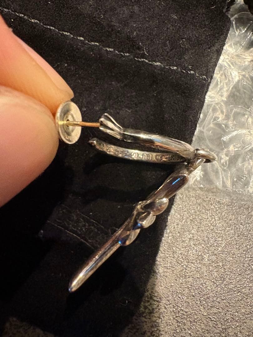 クロムハーツ　タイニーCHクロスフープピアス（片耳用）