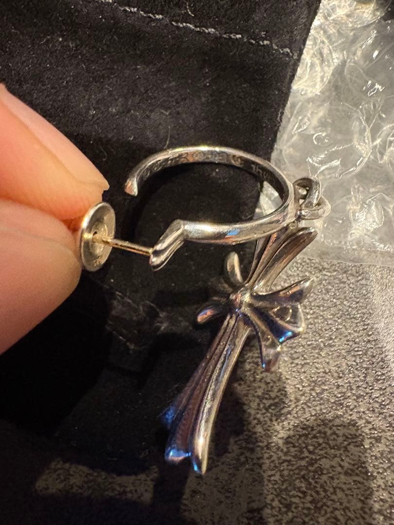 クロムハーツ　タイニーCHクロスフープピアス（片耳用）