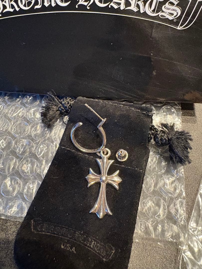 クロムハーツ　タイニーCHクロスフープピアス（片耳用）