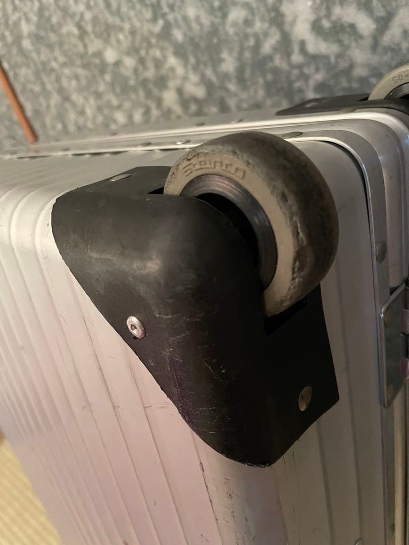 貴重！リモワ×プラダコラボ シルバー アルミキャリーケース