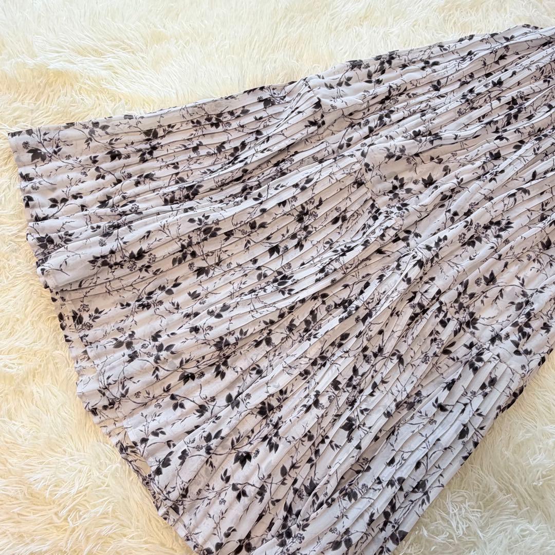 新品タグ付き　SNIDEL Sustainableフリルプリーツワンピース