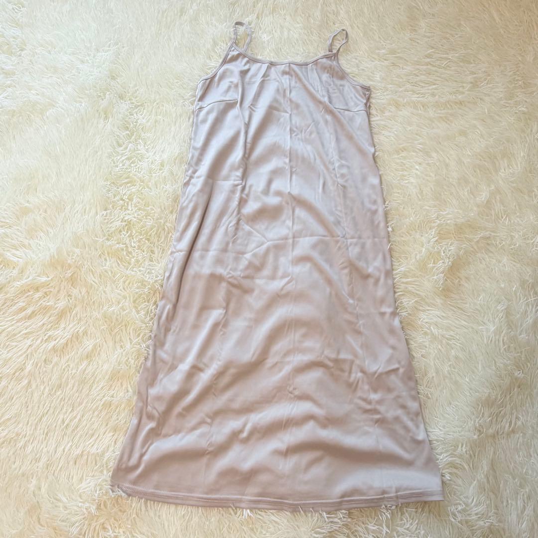 新品タグ付き　SNIDEL Sustainableフリルプリーツワンピース