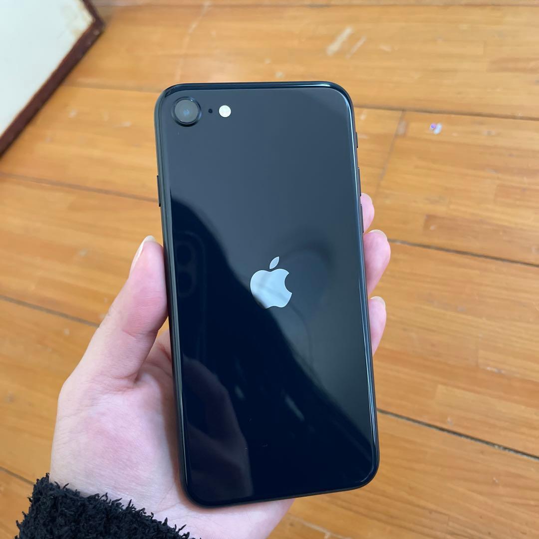 iPhone SE 第3世代 64GB SIMフリー バッテリー100％ 美品