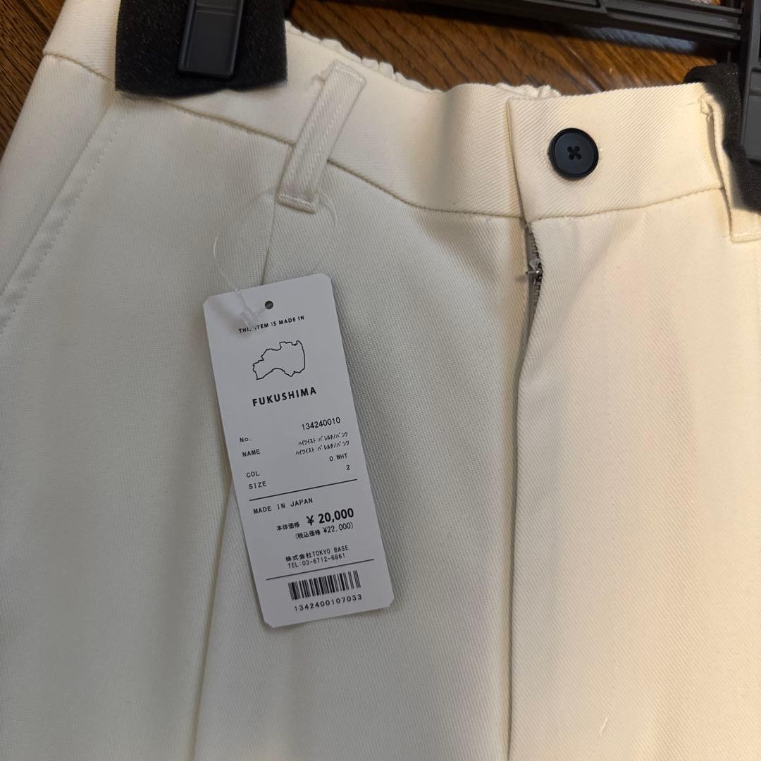united tokyo ハイツイストバレルチノパンツ　オフホワイト　サイズ2