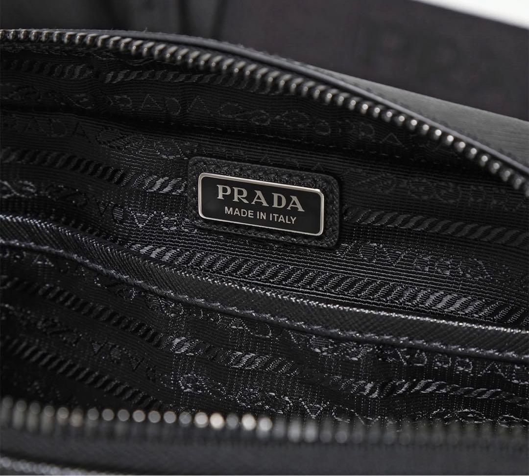 PRADA　ショルダーバッグ　レディース