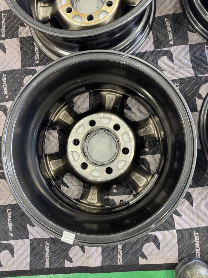送料込み(沖縄除く)トヨタ　ハイエース　アルミホイール 新車外し