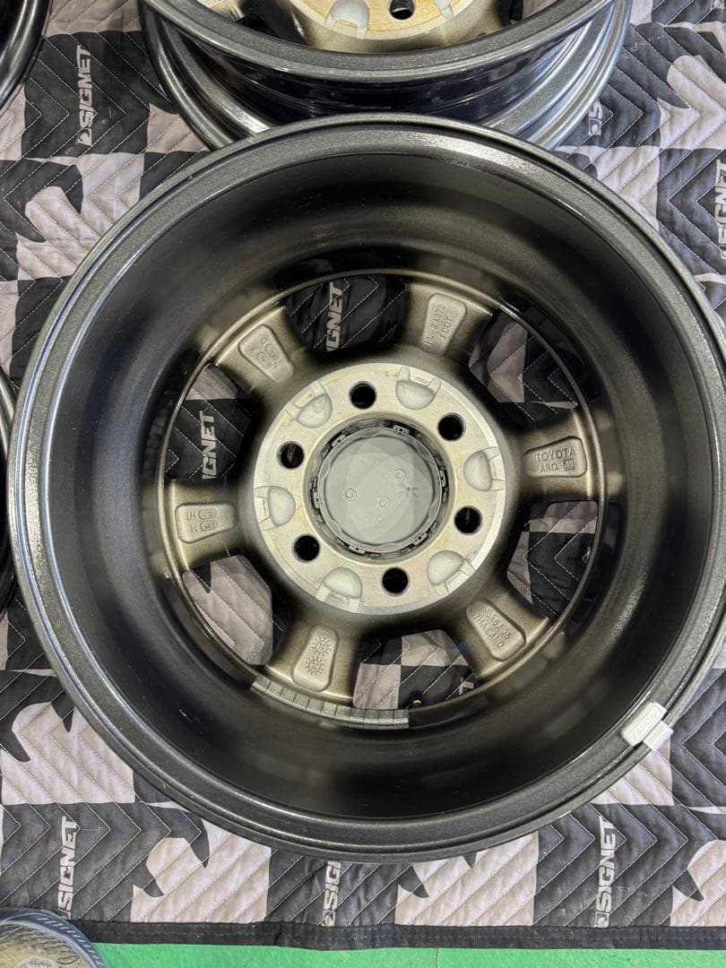 送料込み(沖縄除く)トヨタ　ハイエース　アルミホイール 新車外し