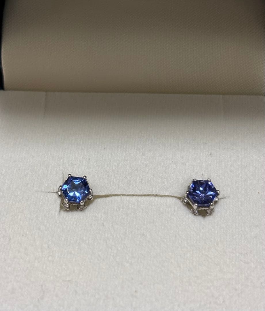 bizoux イルネージュ タンザナイト ピアス