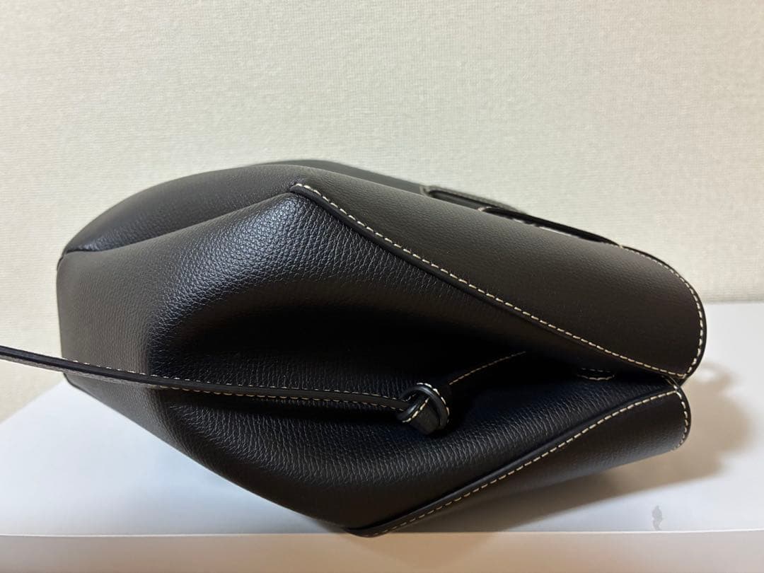 ポレーヌ Cyme Mini - ブラック テクスチャード エクリュ ステッチ