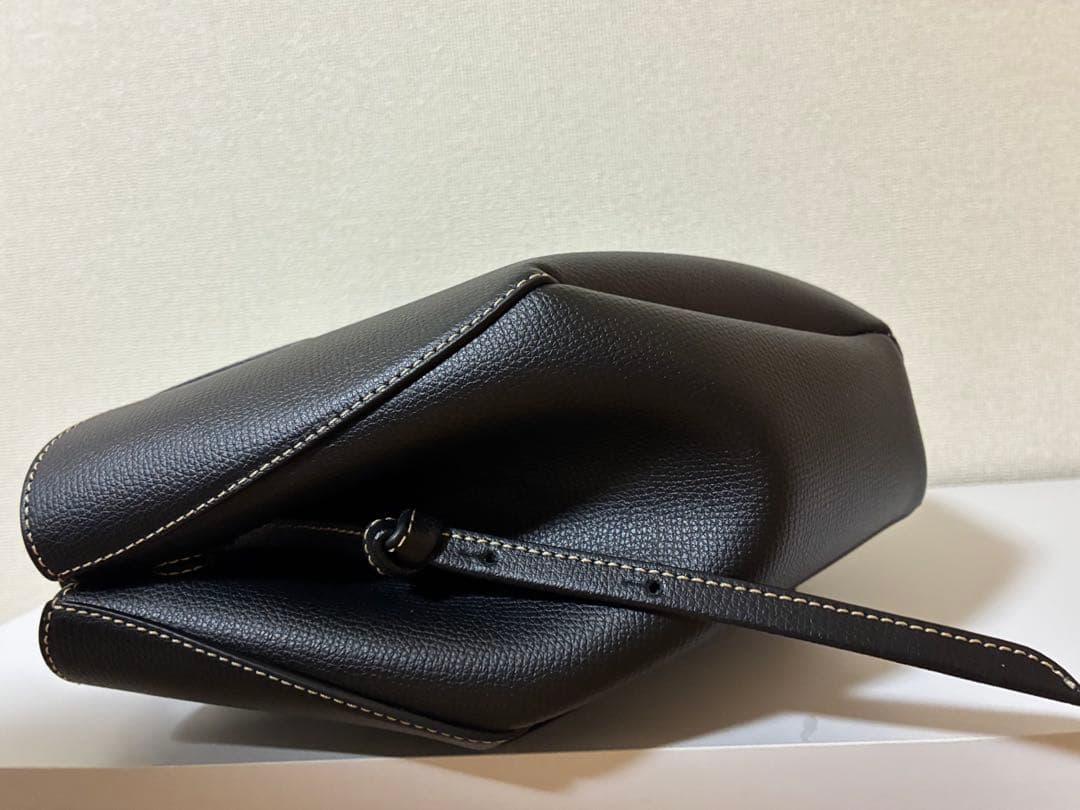 ポレーヌ Cyme Mini - ブラック テクスチャード エクリュ ステッチ