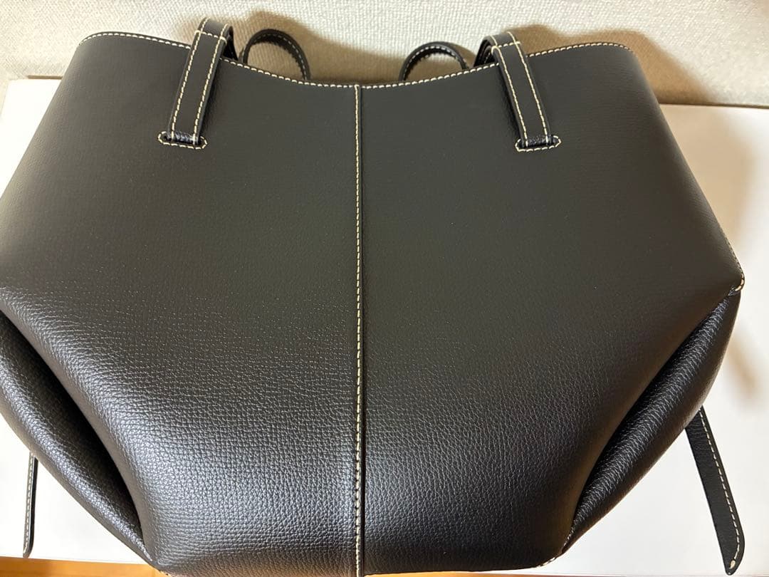 ポレーヌ Cyme Mini - ブラック テクスチャード エクリュ ステッチ