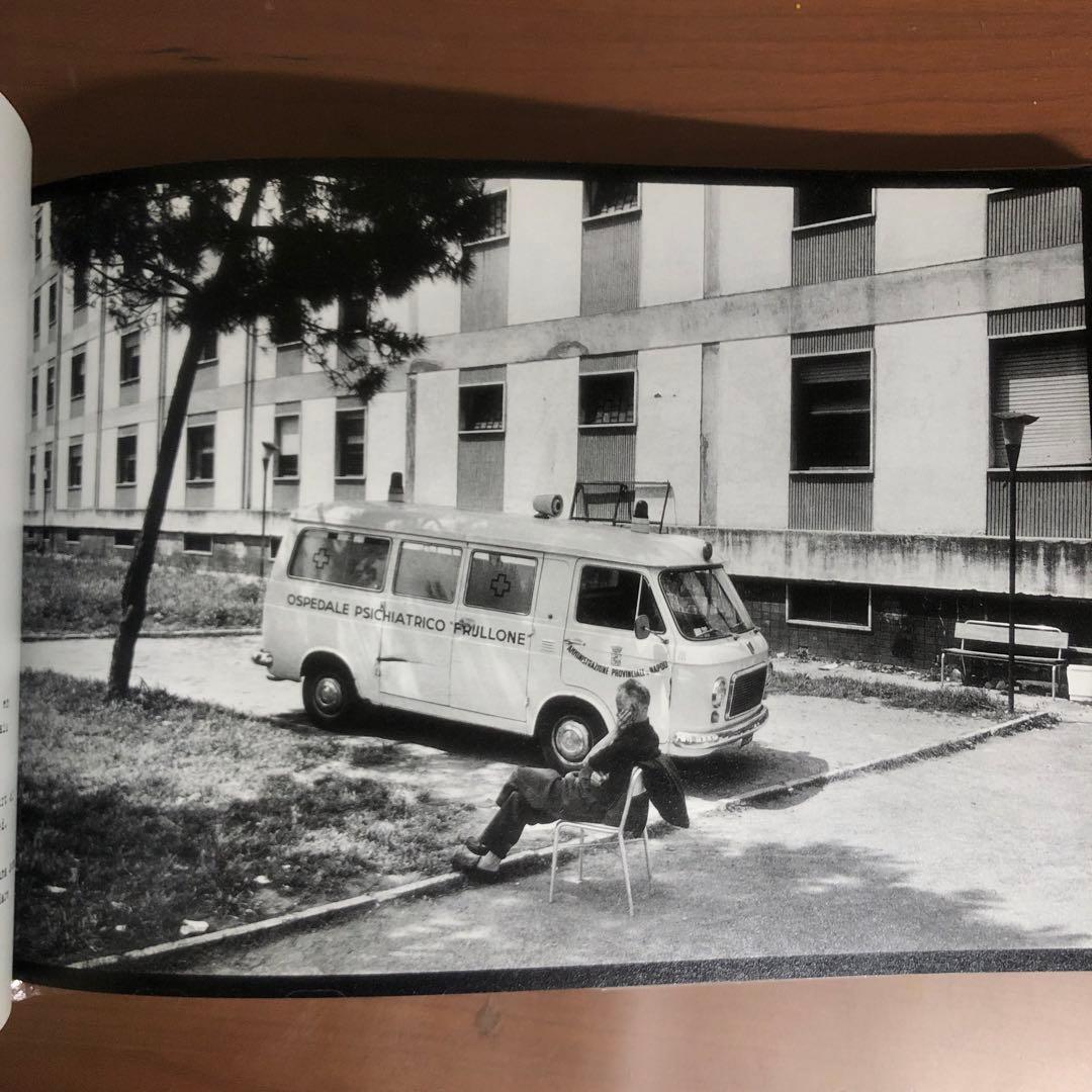 (珍しい本) 初版 Raymond Depardon MANICOMIO 洋書