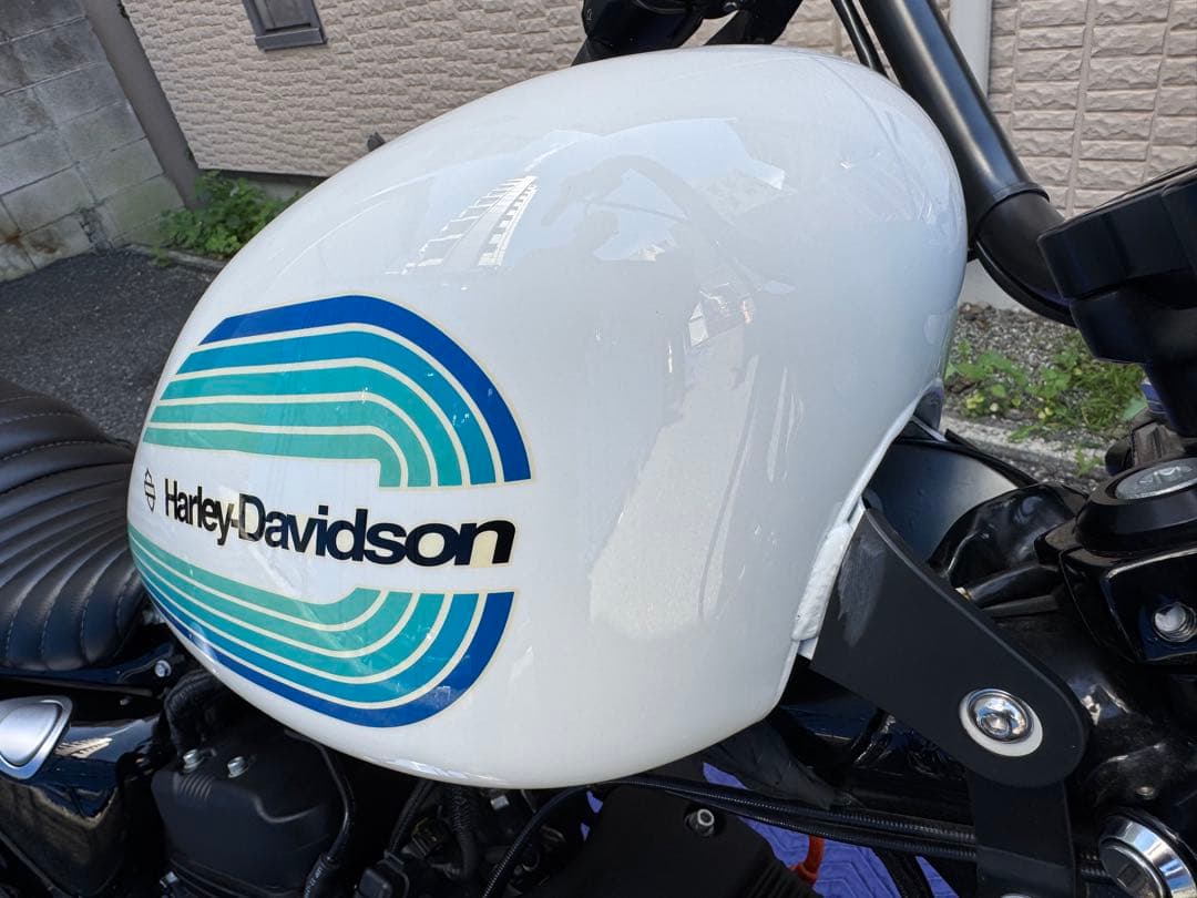 XL1200NSの純正タンク　白