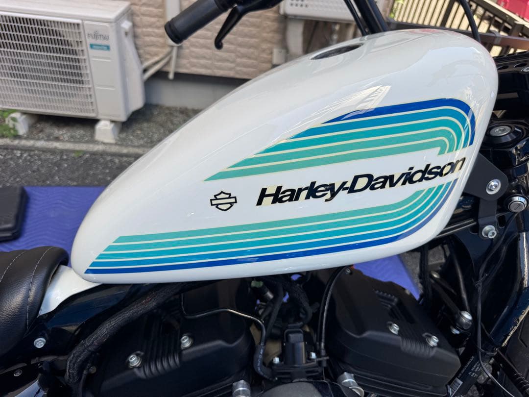 XL1200NSの純正タンク　白