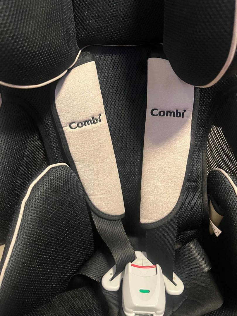 Combi ジュニアシート ブラック/ホワイト