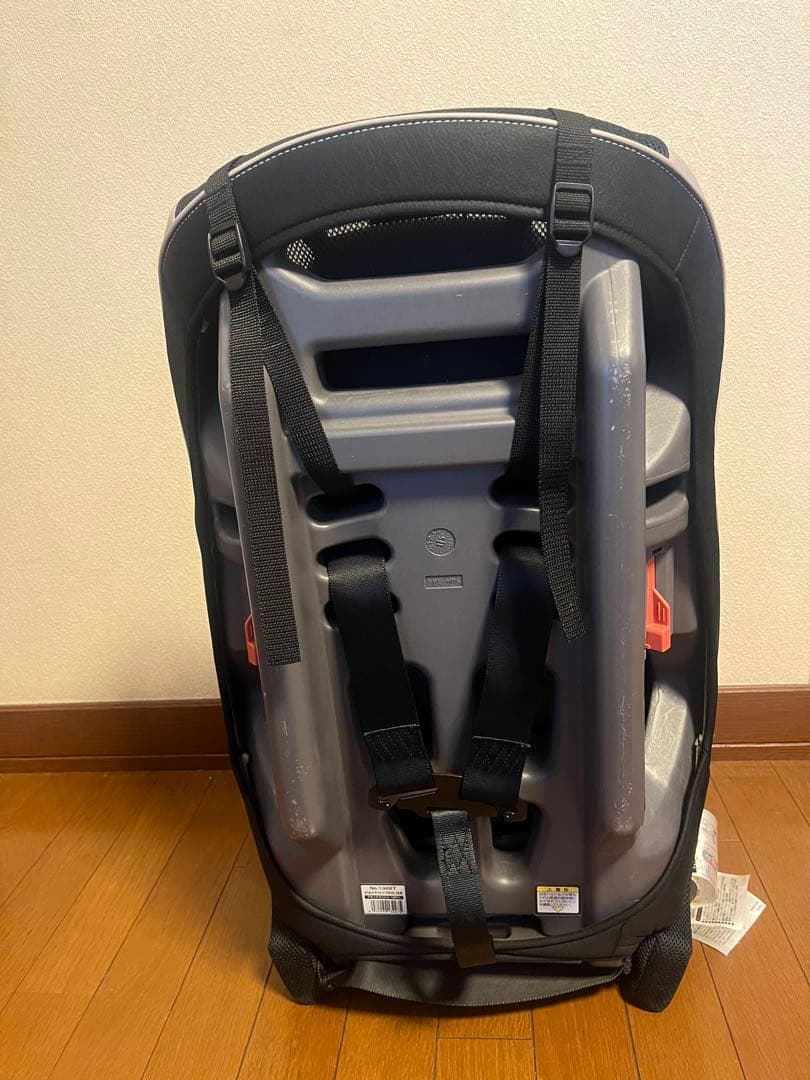 Combi ジュニアシート ブラック/ホワイト